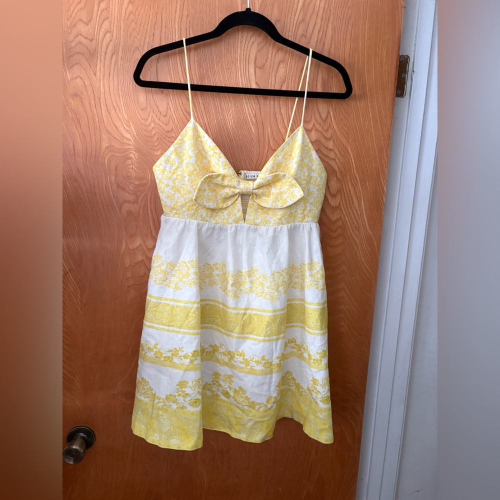 Alice + Olivia Melvina Yellow and White Floral Dress 8 - Picture 2 of 10
